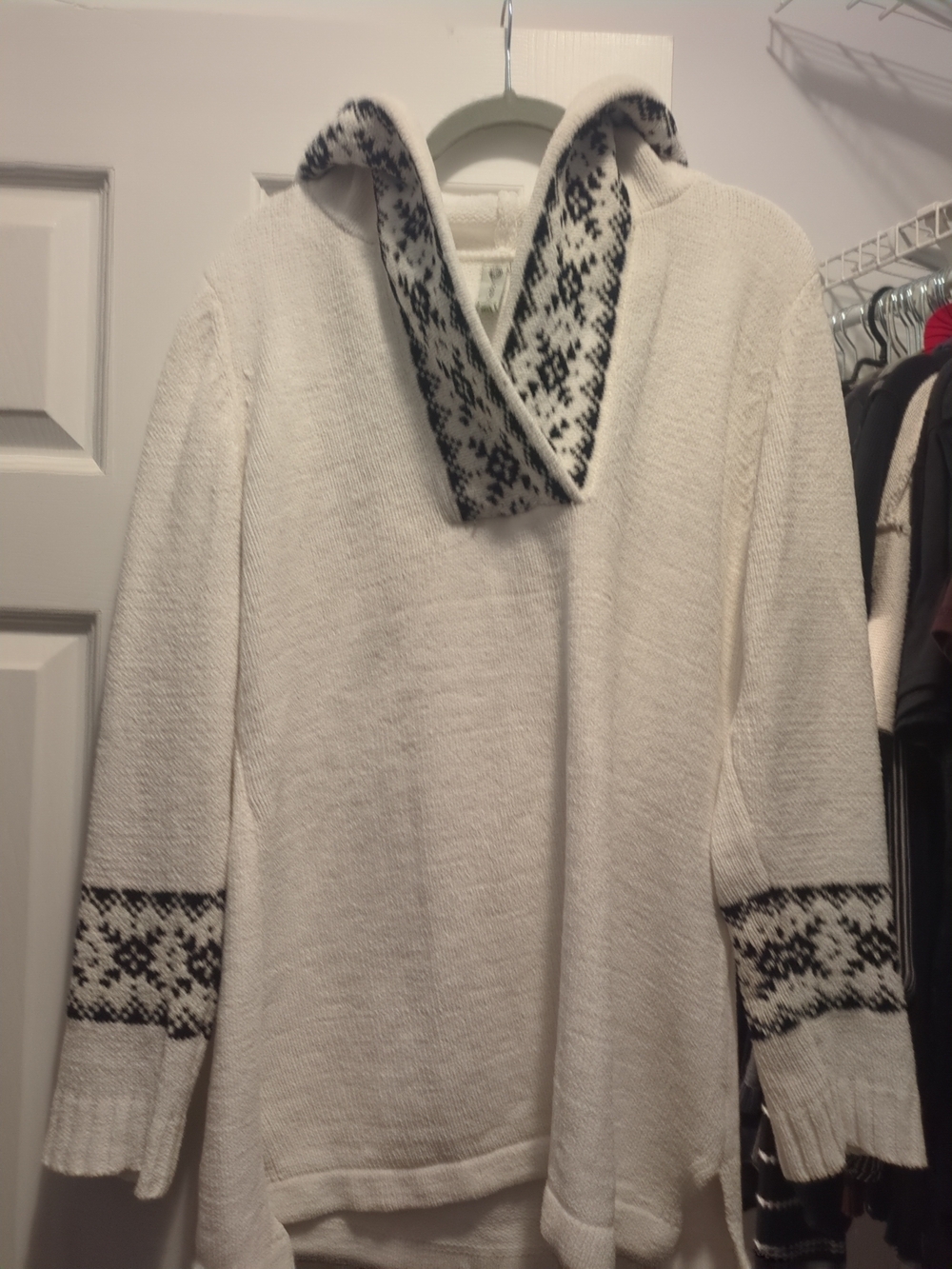 Nordic Wooby Cozy Hooded Knit Sweater - White with Black Pattern Large